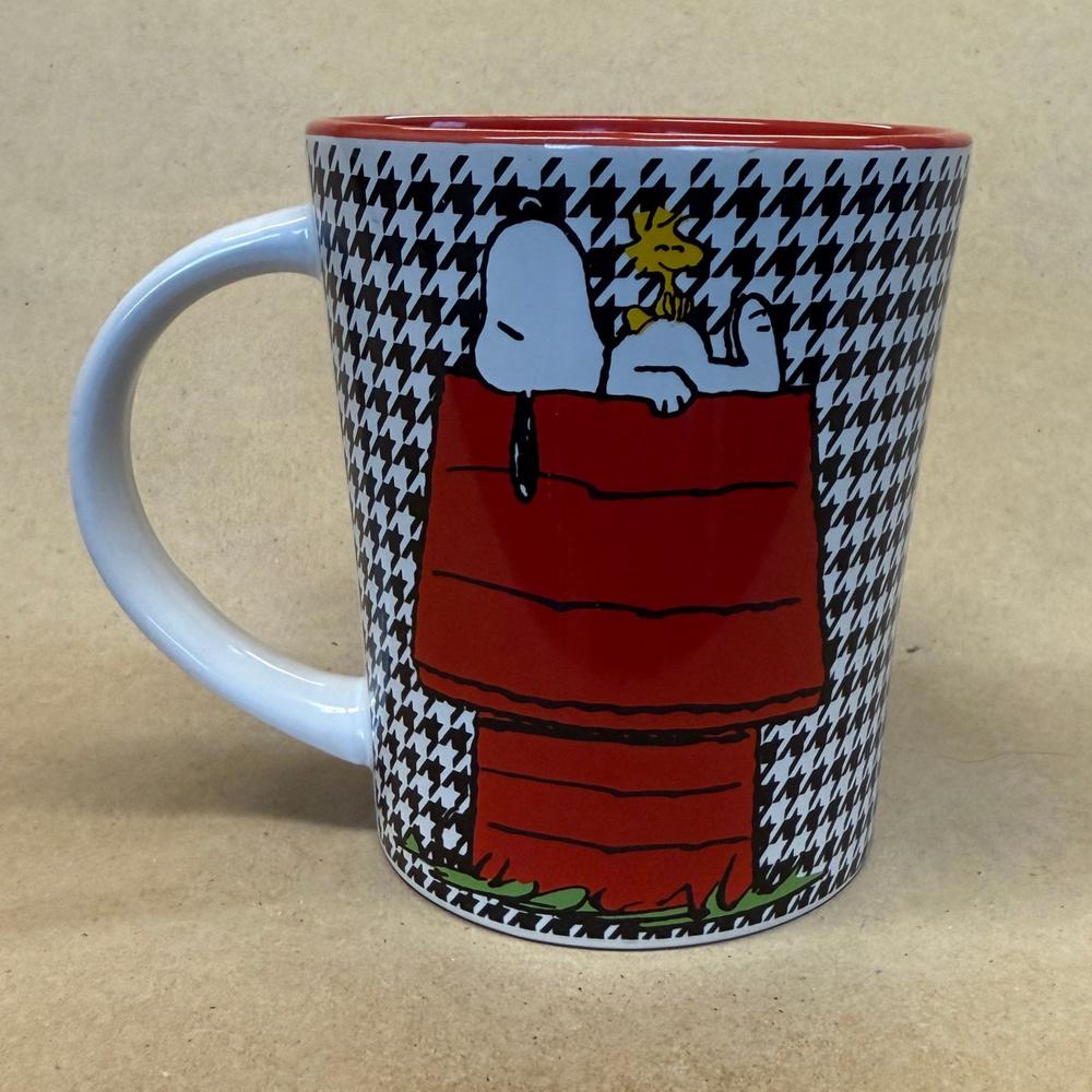 Gibson Peanuts Woodstock Doghouse Houndstooth Mug