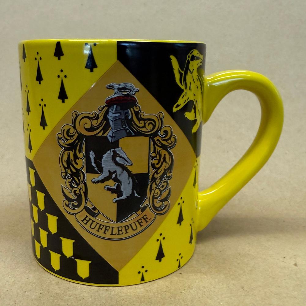 Harry Potter Hufflepuff Coat of Arms Mug-2021