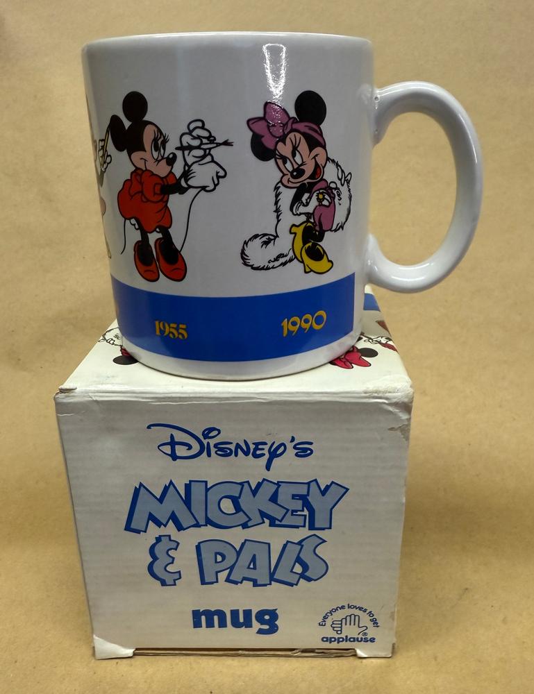 Disney Applause Minnie Draws Minnie Through the Years Mug-1990 NIB